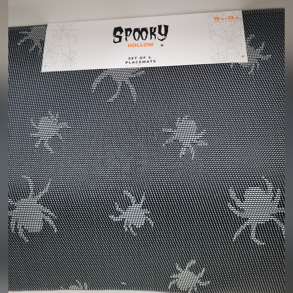 SPOOKY HOLLOW Dinner Placemats 4 Pack Spider Print Halloween Black White NWT
